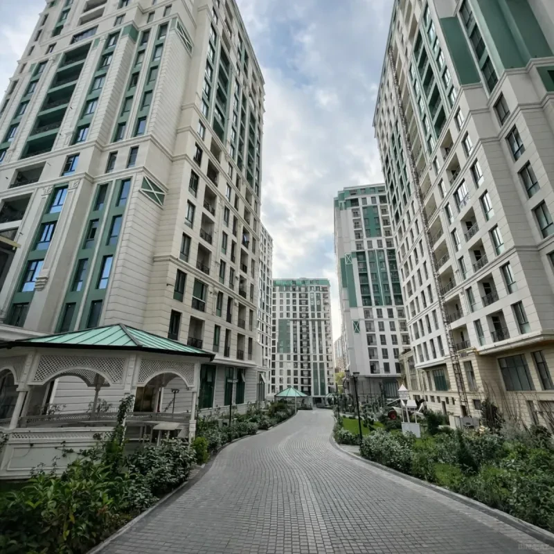 Satılır 4 otaqlı mənzil 220 m²