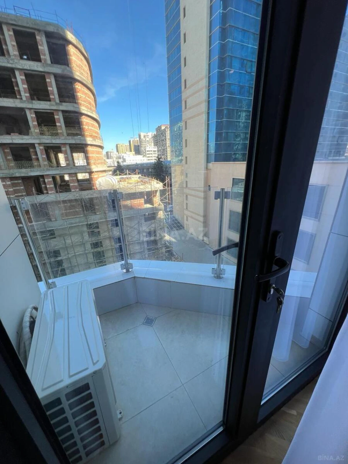 Kirayə verilir 2 otaqlı mənzil 85 m²