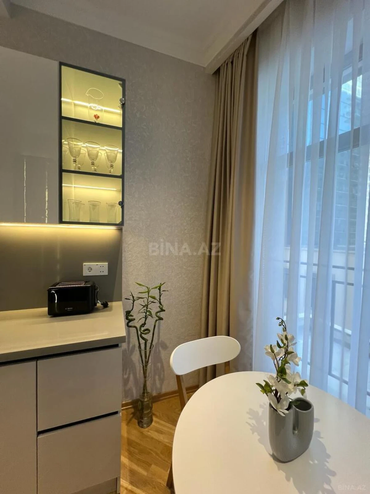 Kirayə verilir 2 otaqlı mənzil 85 m²