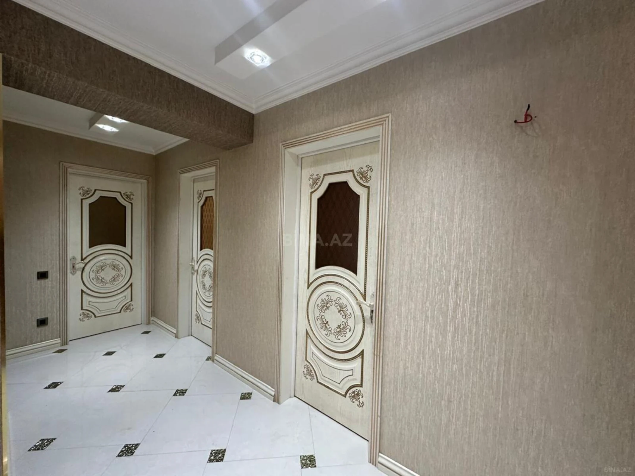 Kirayə verilir 3 otaqlı mənzil 136 m²