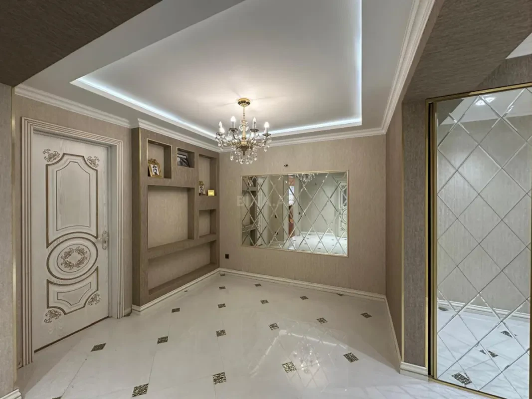 Kirayə verilir 3 otaqlı mənzil 136 m²