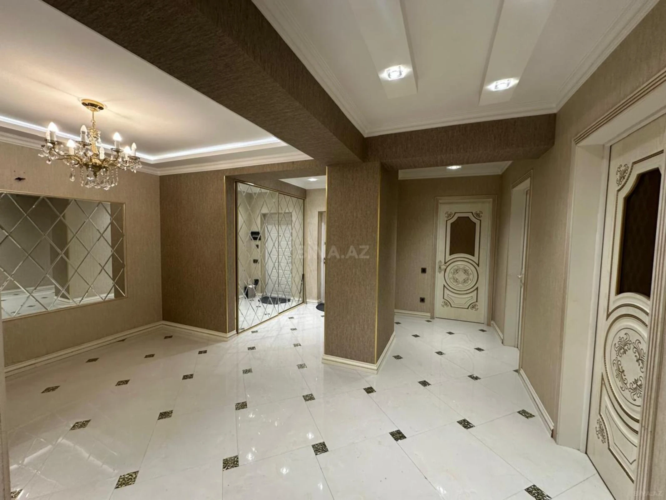 Kirayə verilir 3 otaqlı mənzil 136 m²