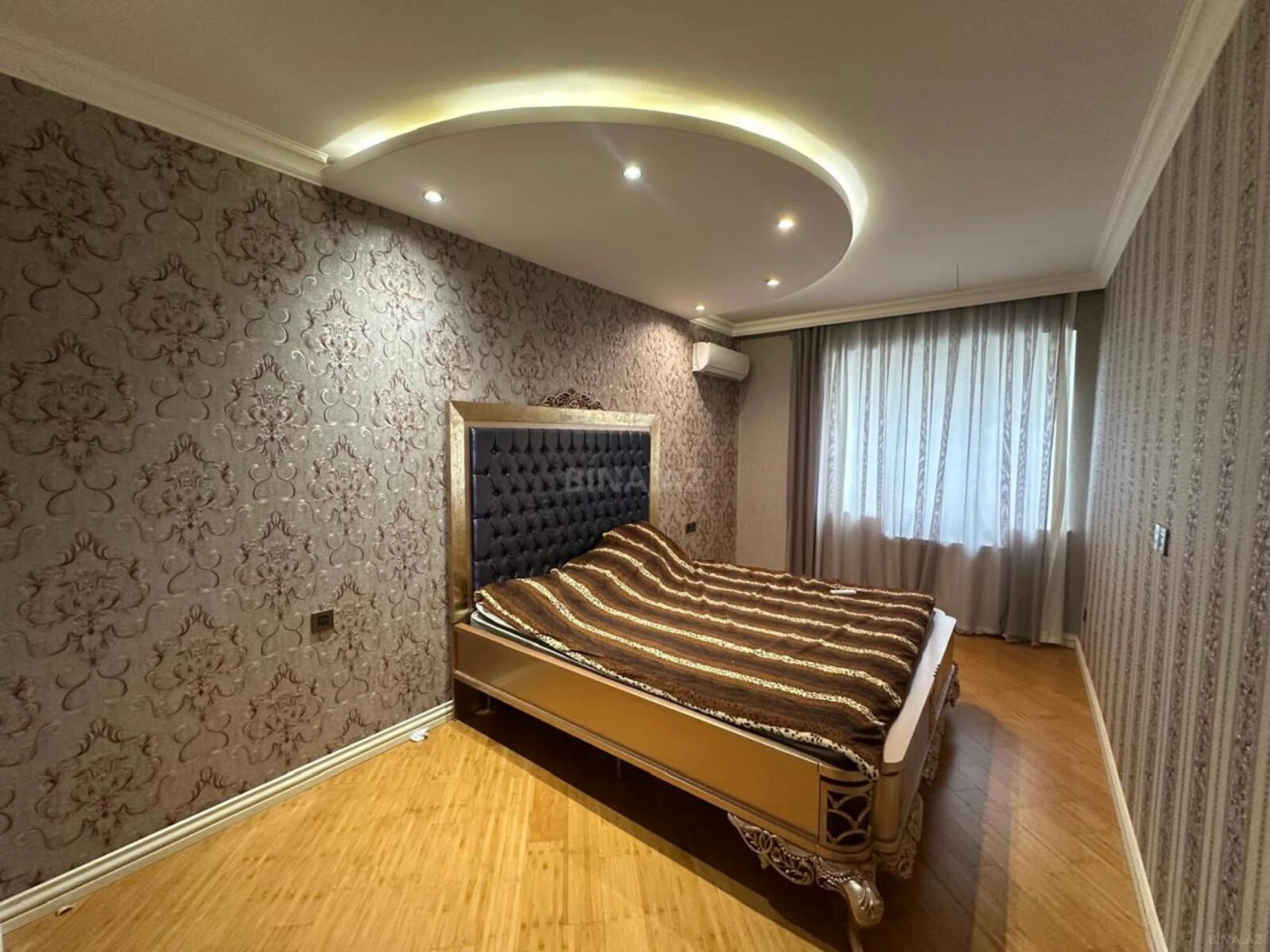 Kirayə verilir 3 otaqlı mənzil 136 m²