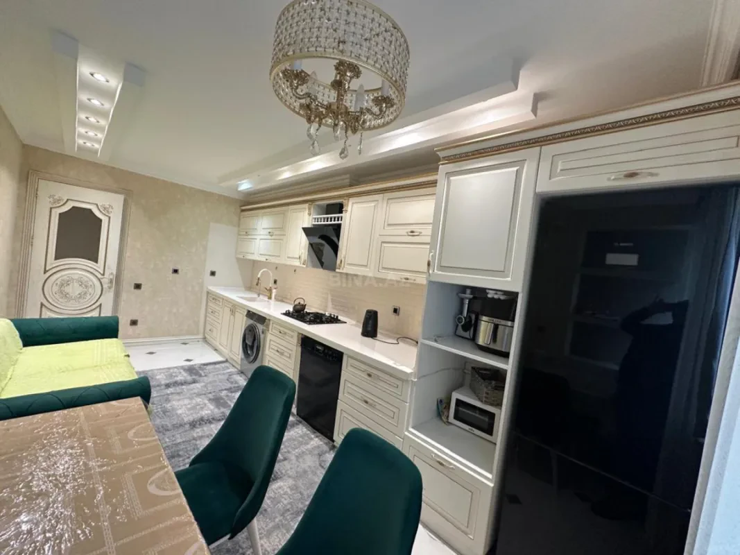 Kirayə verilir 3 otaqlı mənzil 136 m²