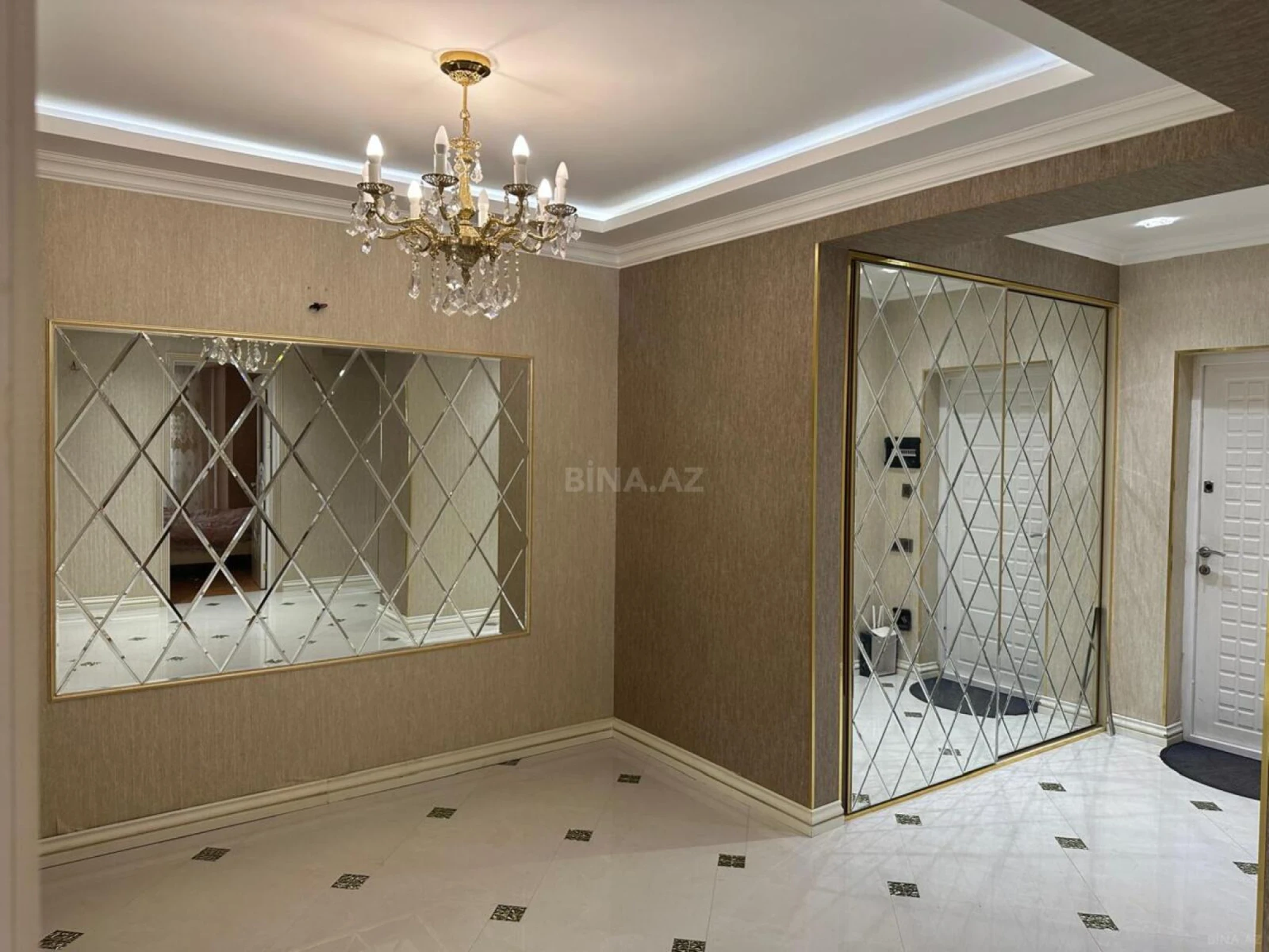 Kirayə verilir 3 otaqlı mənzil 136 m²
