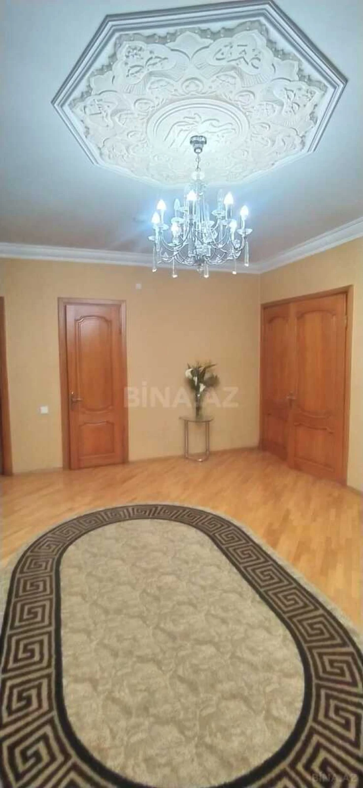 Kirayə verilir 3 otaqlı mənzil 150 m²