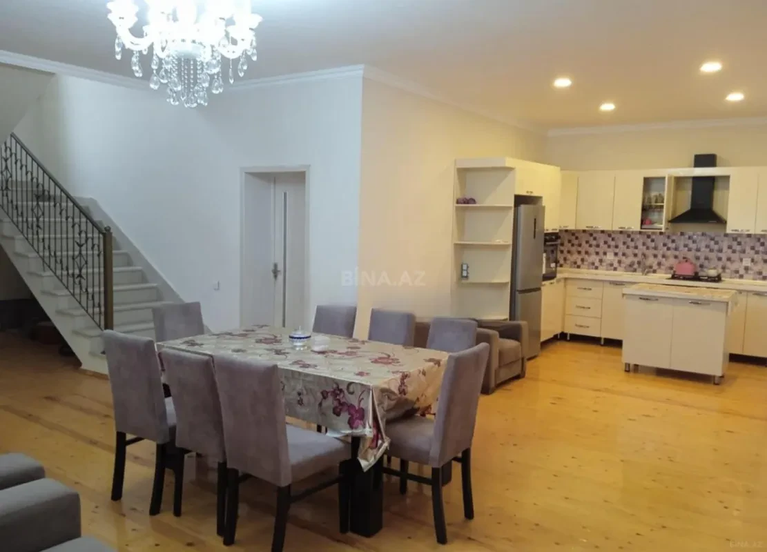 Satılır 6 otaqlı həyət evi 200 m²
