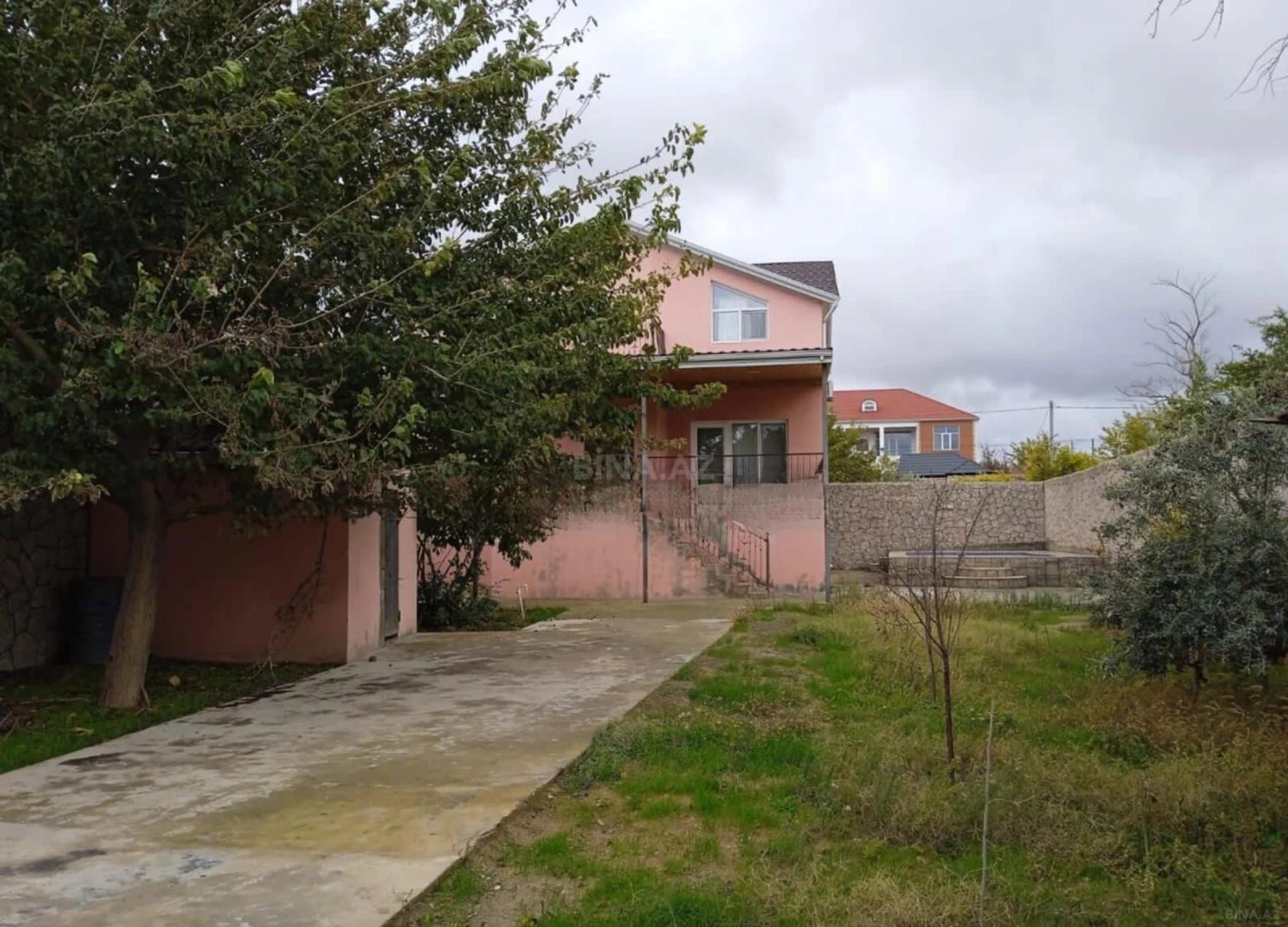 Satılır 6 otaqlı həyət evi 200 m²