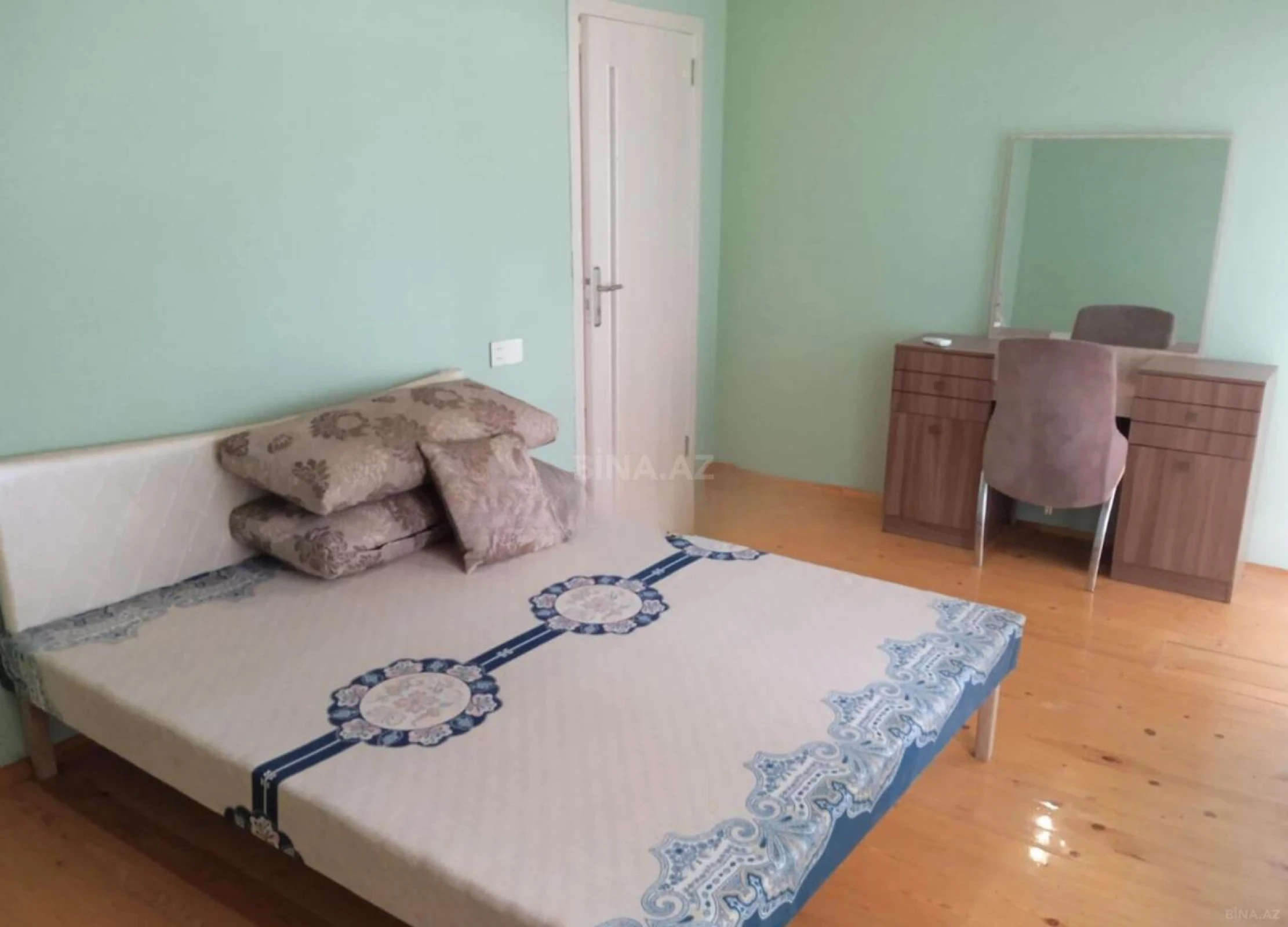 Satılır 6 otaqlı həyət evi 200 m²