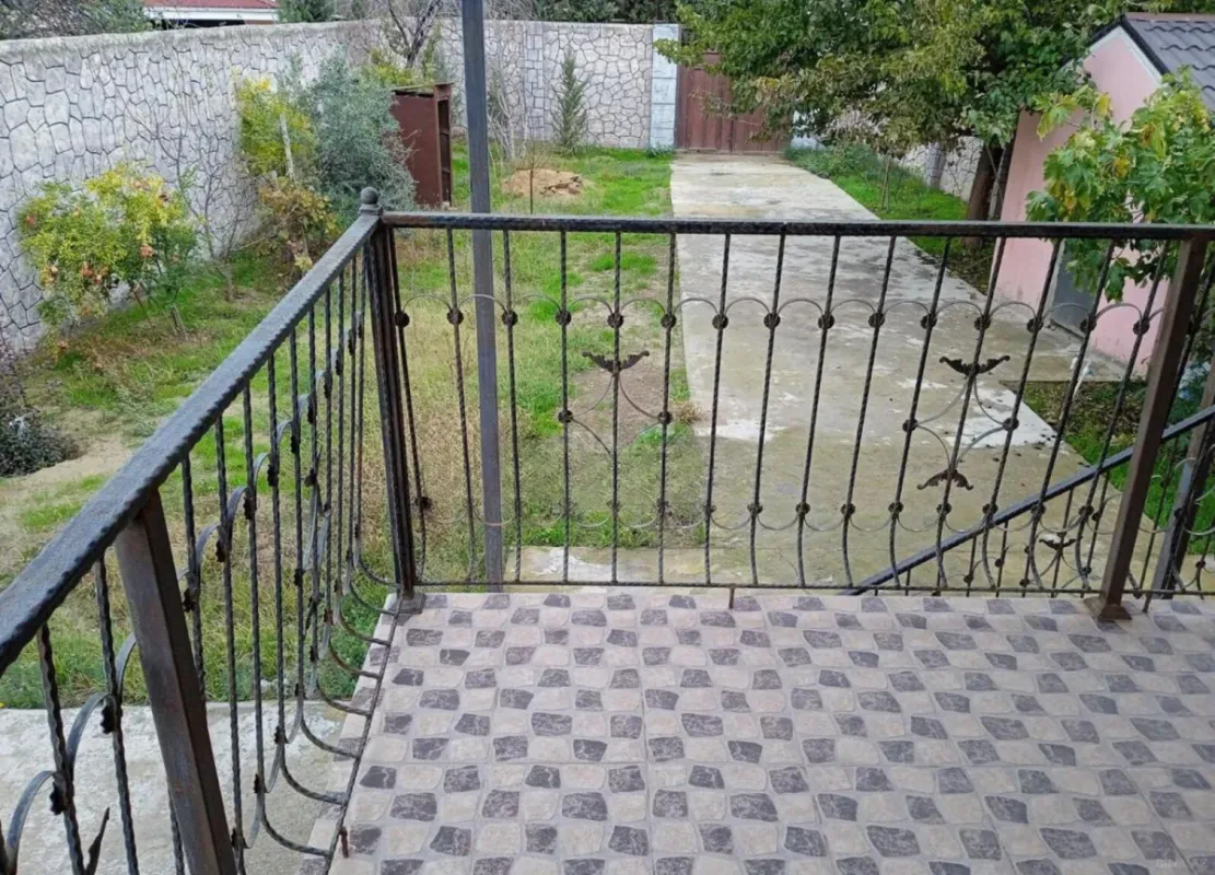 Satılır 6 otaqlı həyət evi 200 m²