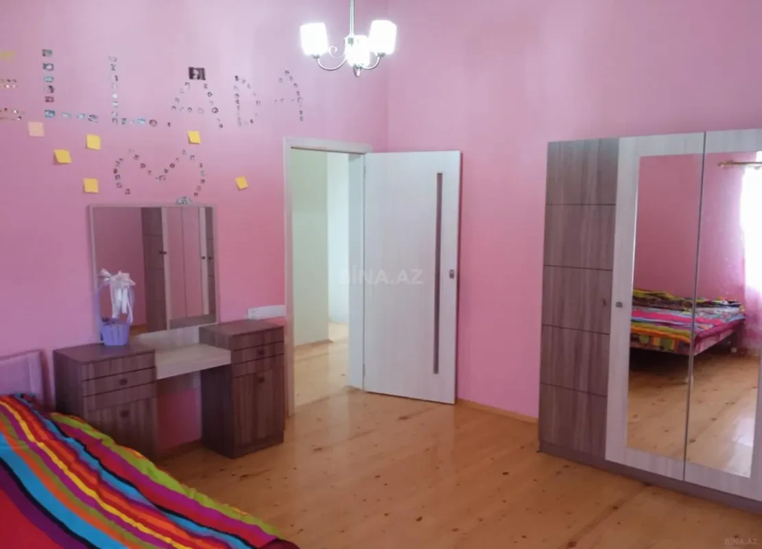 Satılır 6 otaqlı həyət evi 200 m²
