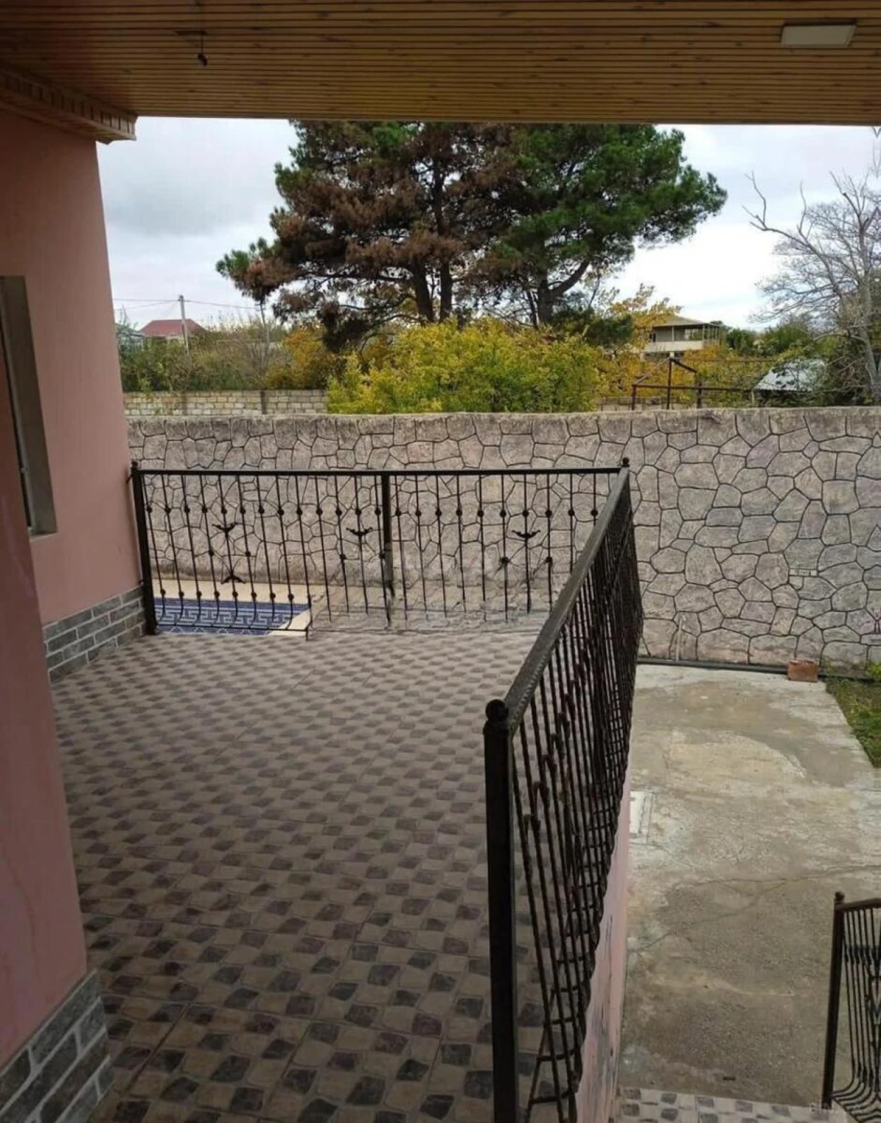 Satılır 6 otaqlı həyət evi 200 m²