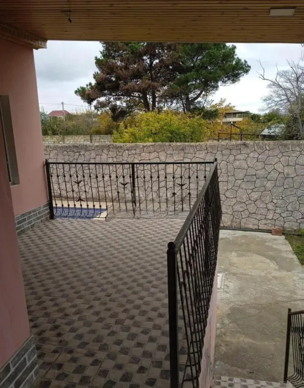 Satılır 6 otaqlı həyət evi 200 m²