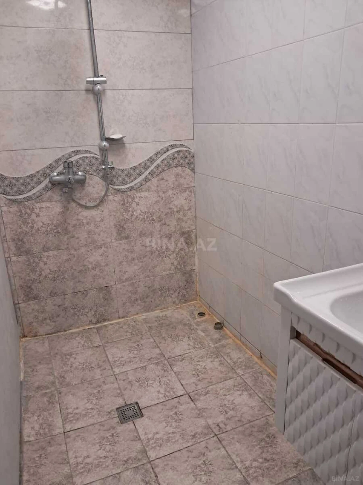Satılır 2 otaqlı mənzil 70 m²