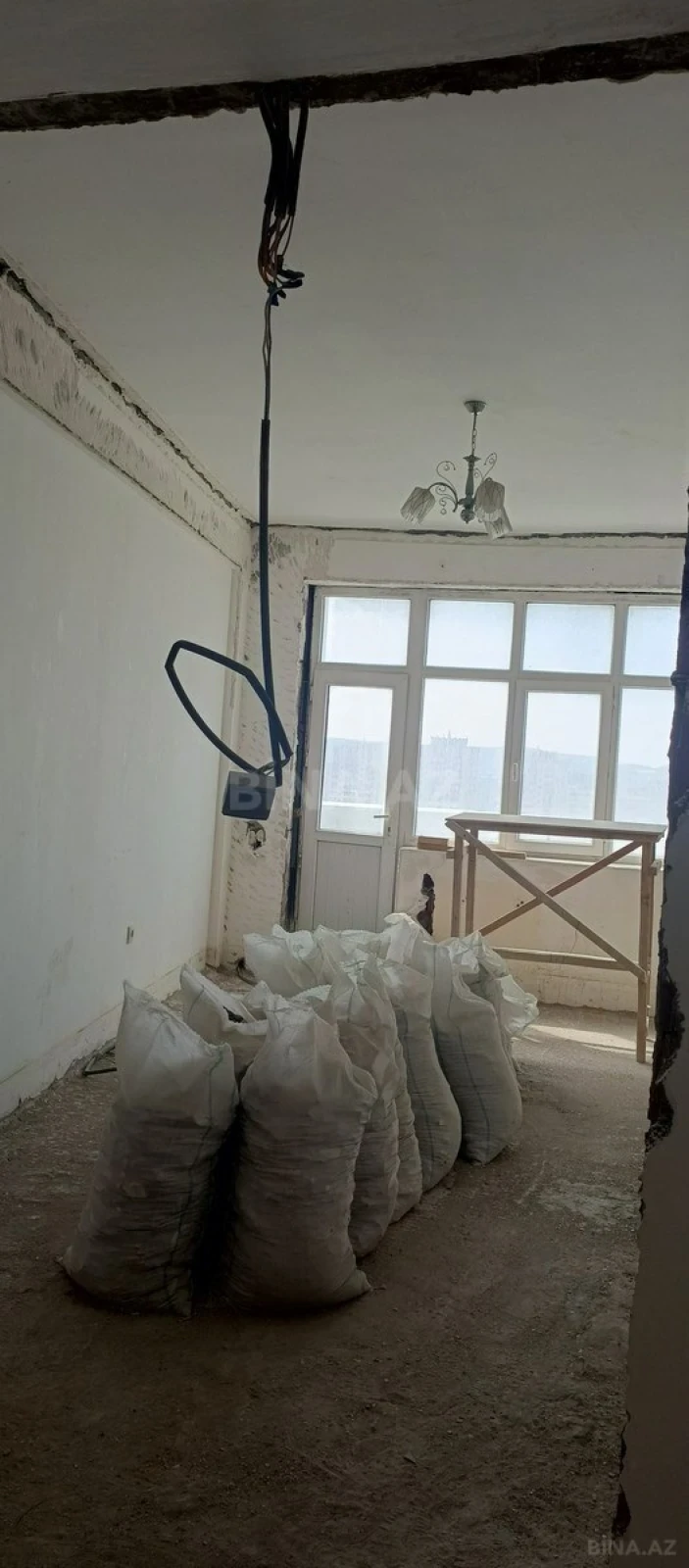 Satılır 3 otaqlı mənzil 130 m²