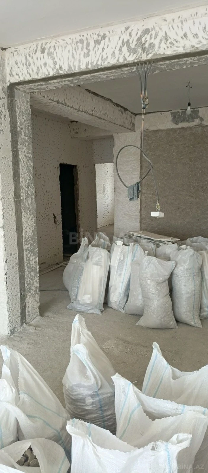 Satılır 3 otaqlı mənzil 130 m²