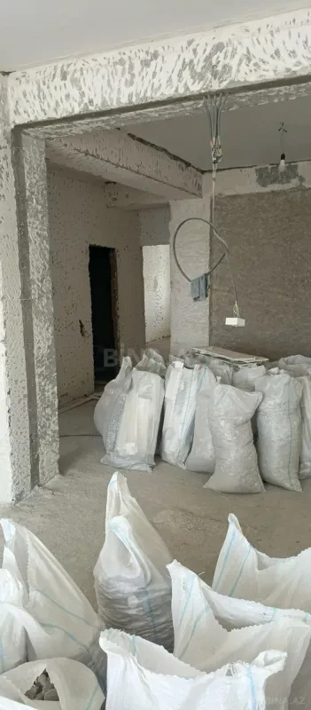 Satılır 3 otaqlı mənzil 130 m²