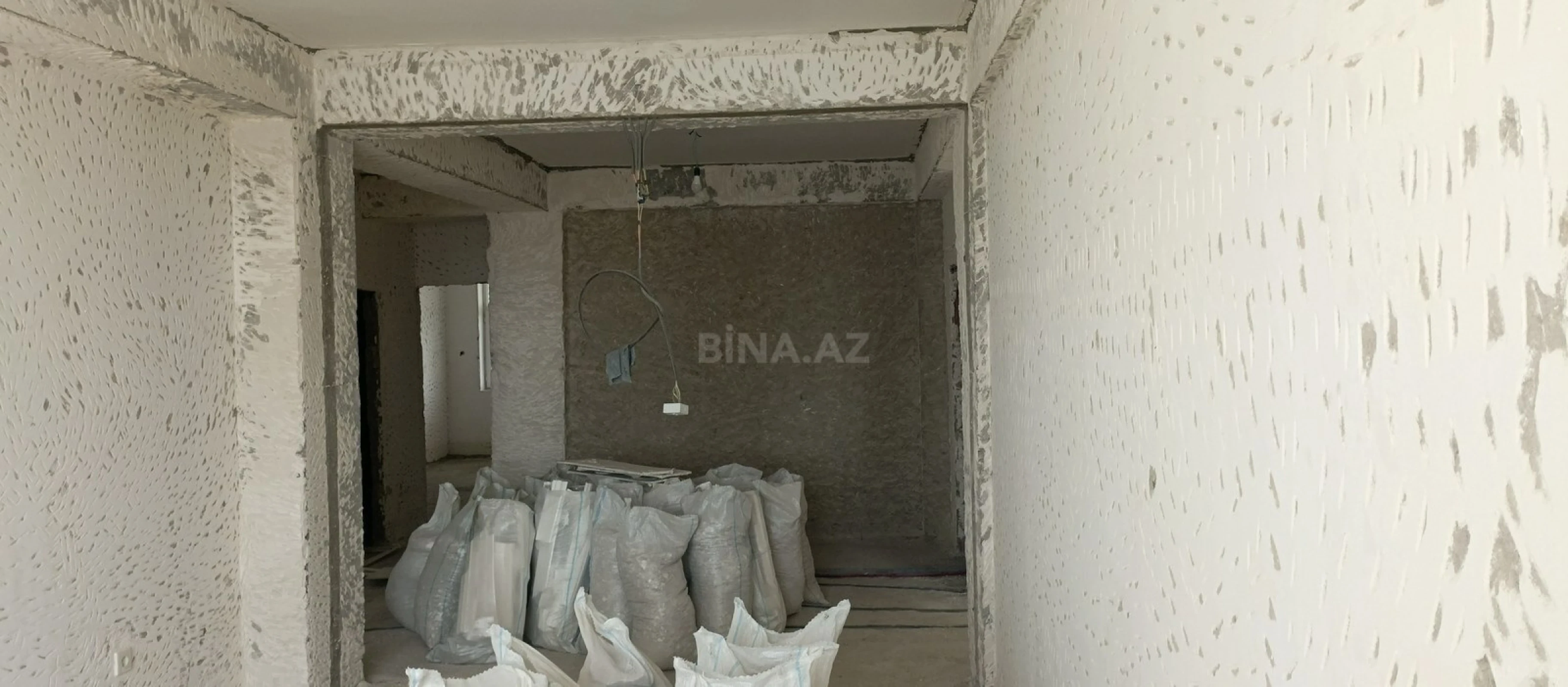Satılır 3 otaqlı mənzil 130 m²