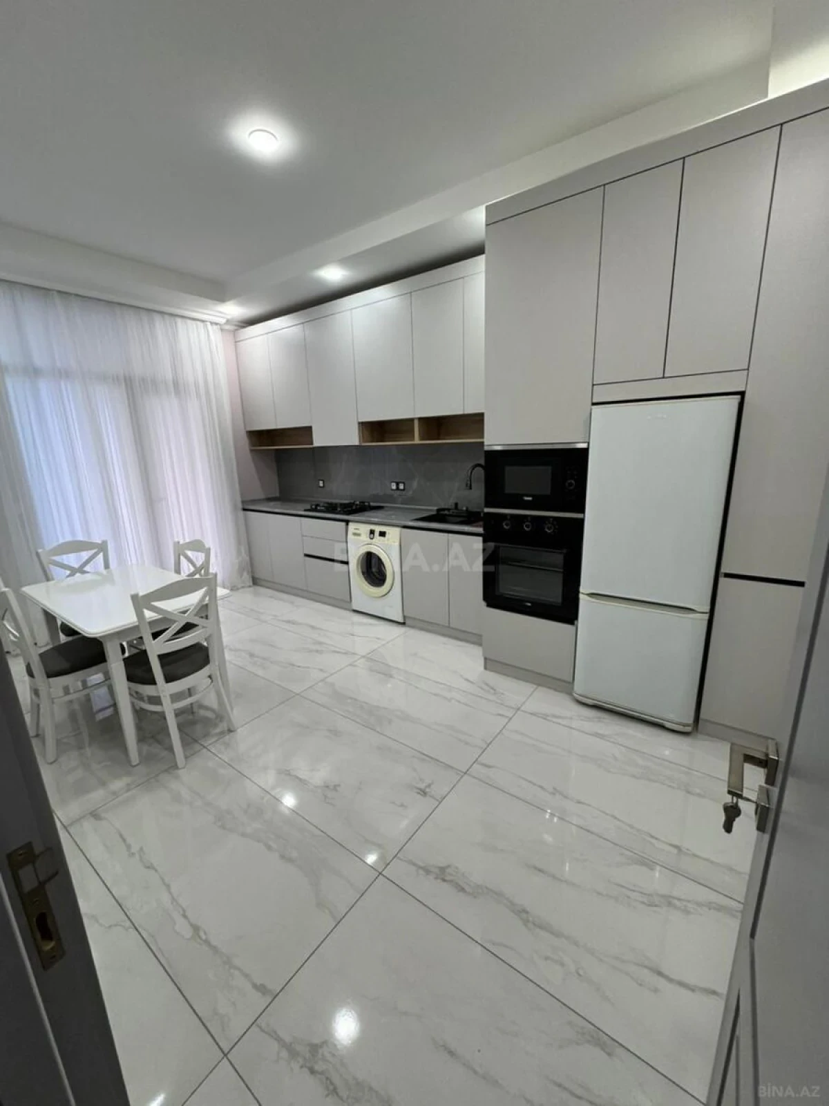 Kirayə verilir 2 otaqlı mənzil 85 m²