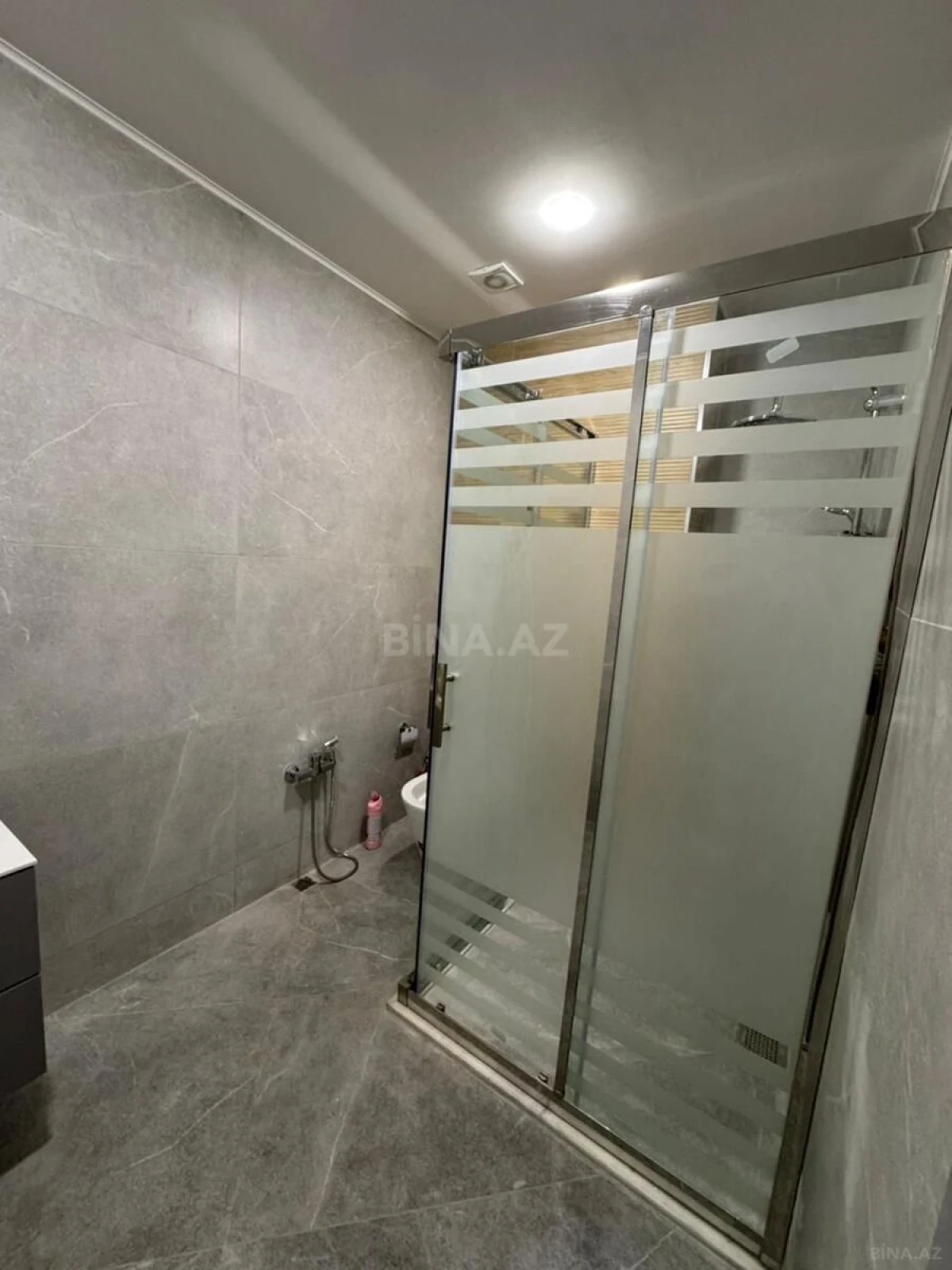 Kirayə verilir 2 otaqlı mənzil 85 m²