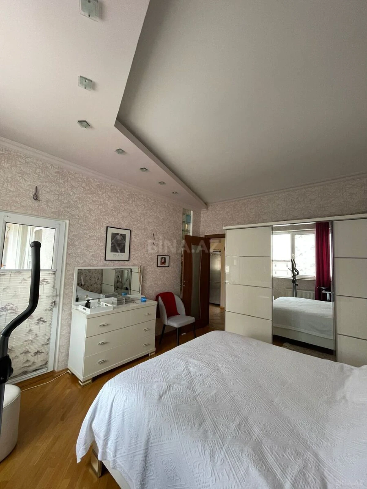 Satılır 2 otaqlı mənzil 62 m²