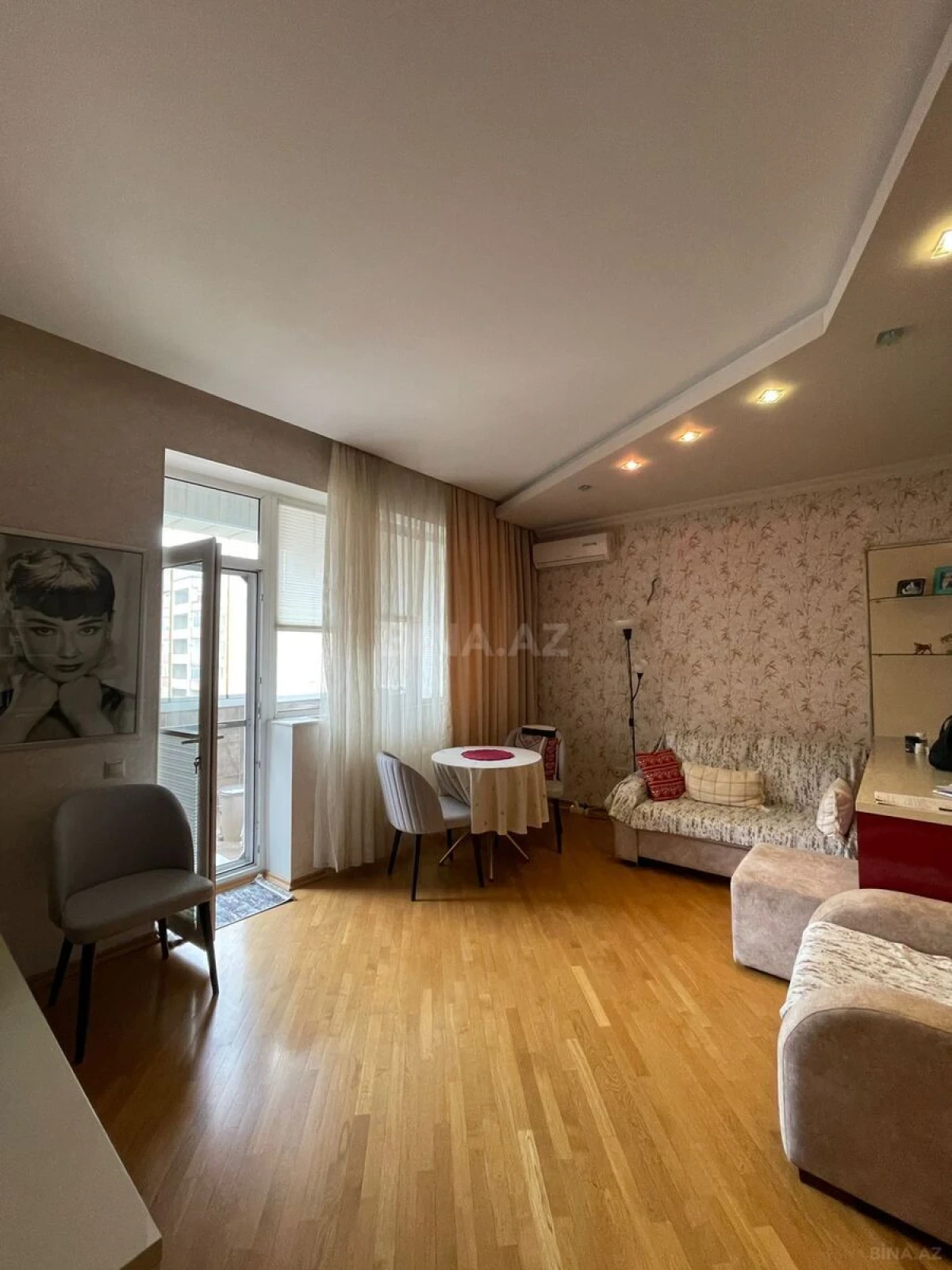 Satılır 2 otaqlı mənzil 62 m²