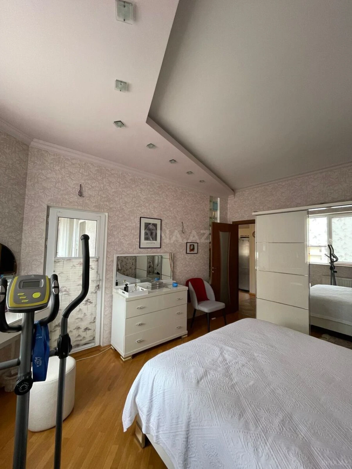 Satılır 2 otaqlı mənzil 62 m²