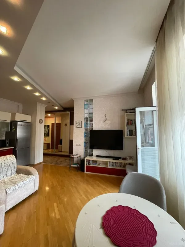 Satılır 2 otaqlı mənzil 62 m²