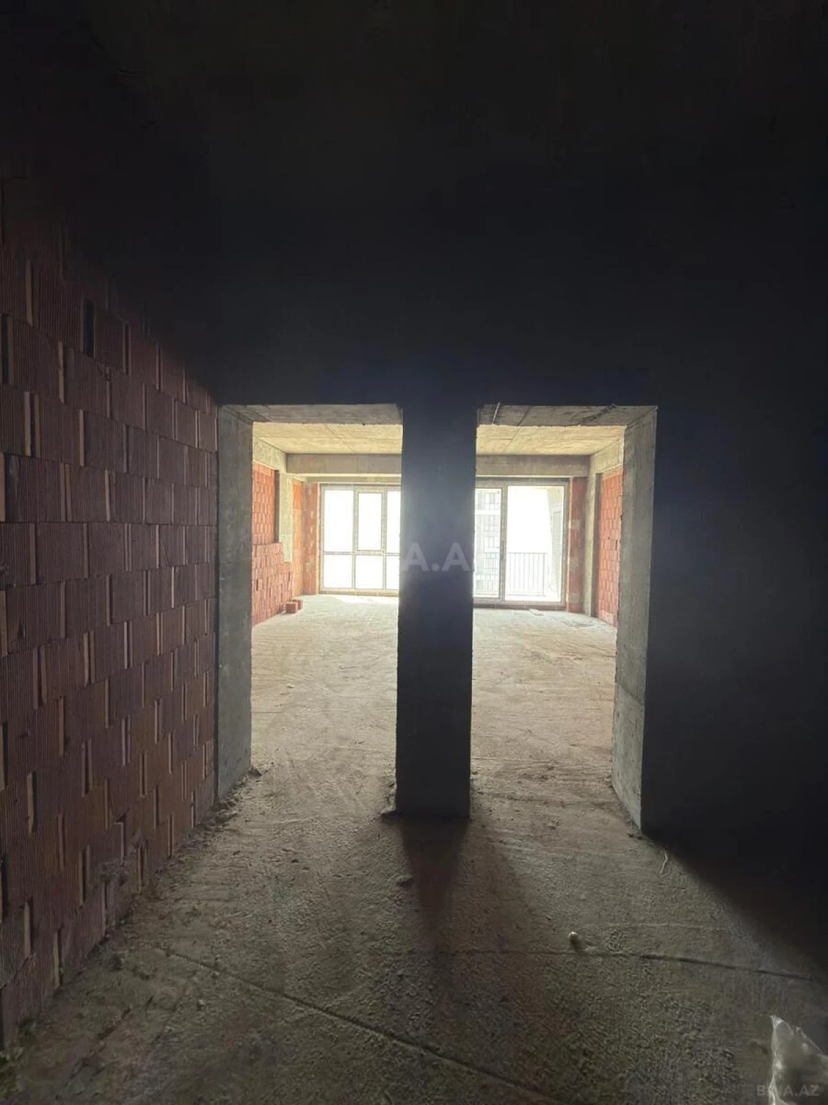 Satılır 2 otaqlı mənzil 79.8 m²