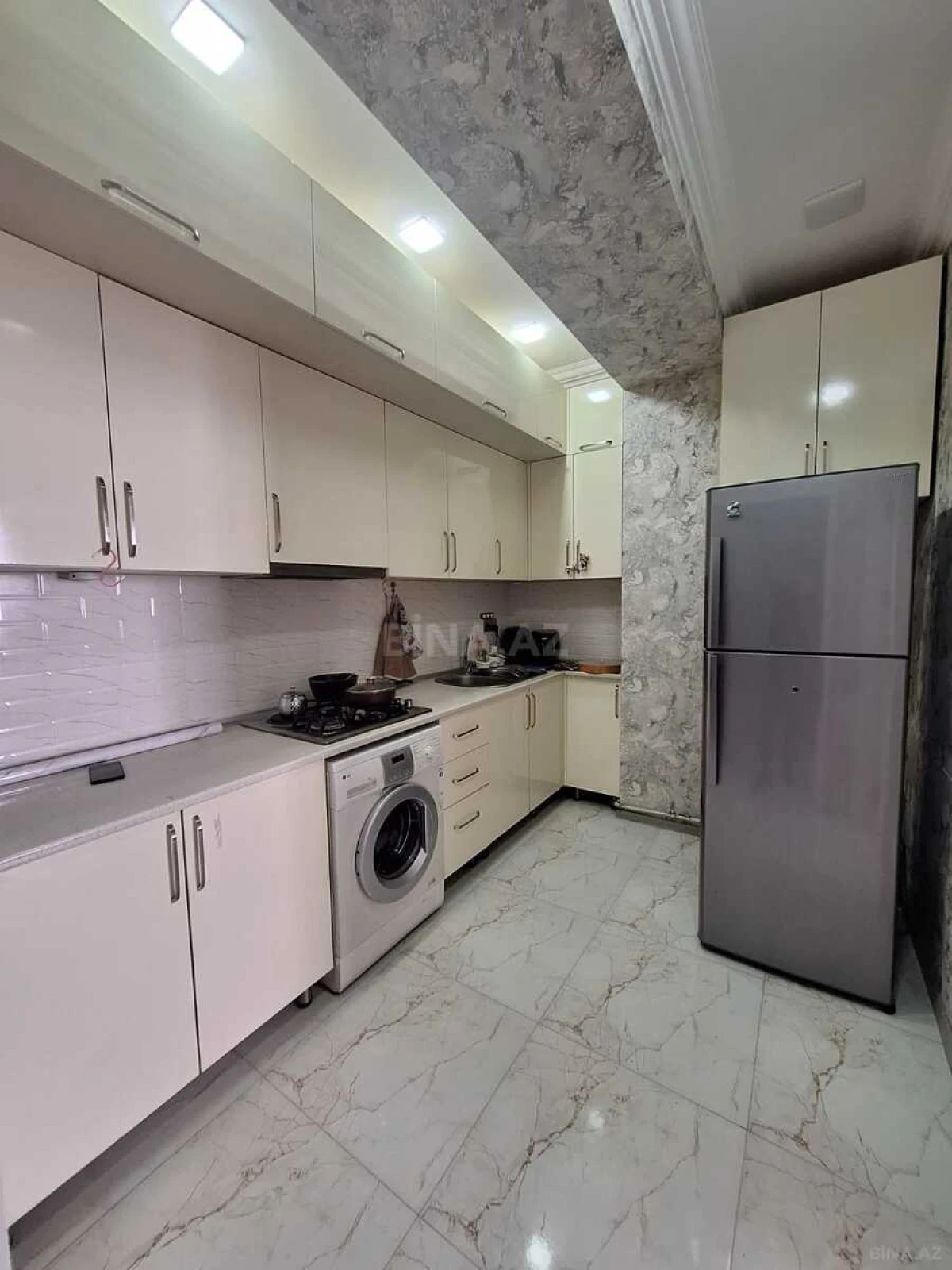 Kirayə verilir 2 otaqlı mənzil 60 m²
