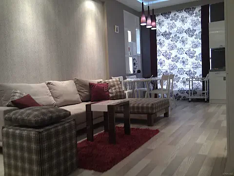 Kirayə verilir 2 otaqlı mənzil 70 m²