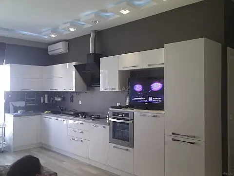 Kirayə verilir 2 otaqlı mənzil 70 m²