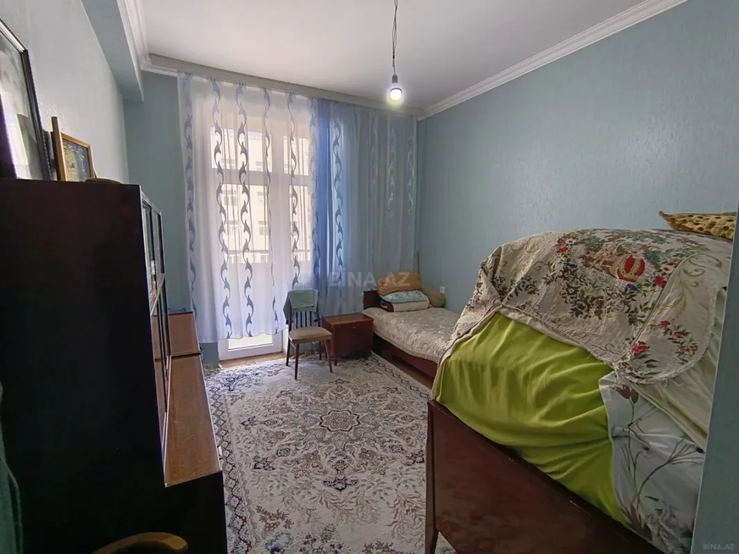 Satılır 4 otaqlı mənzil 100 m²