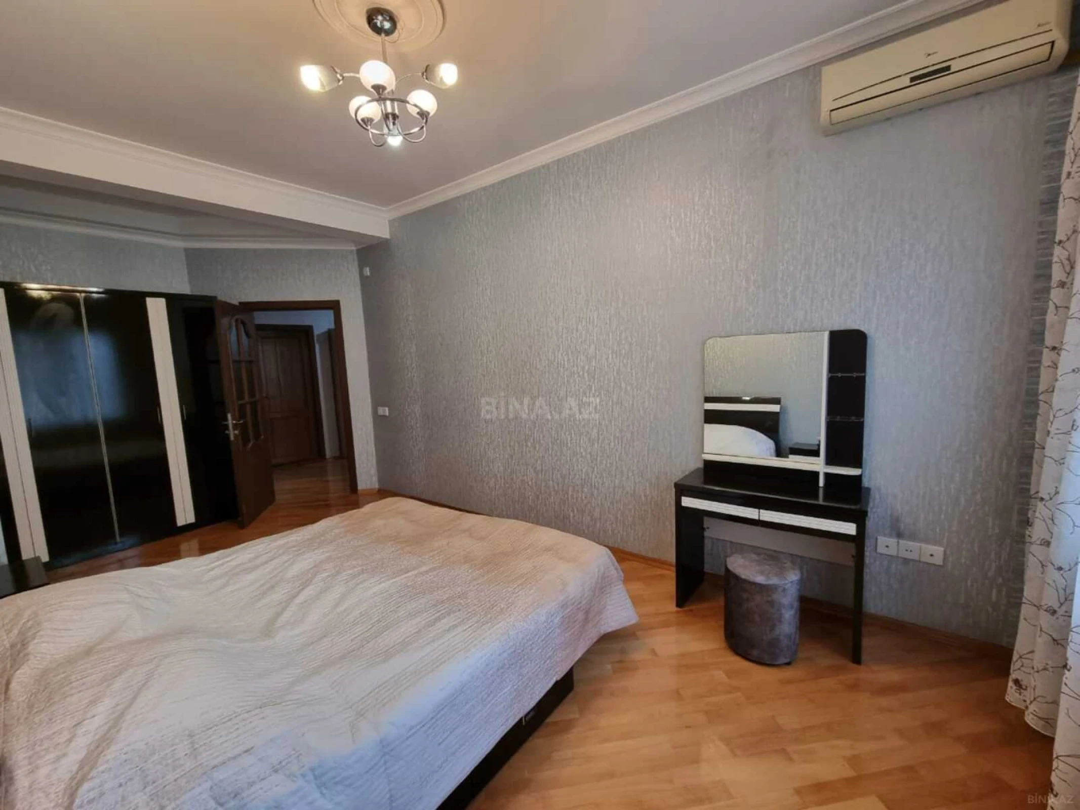 Kirayə verilir 2 otaqlı mənzil 90 m²