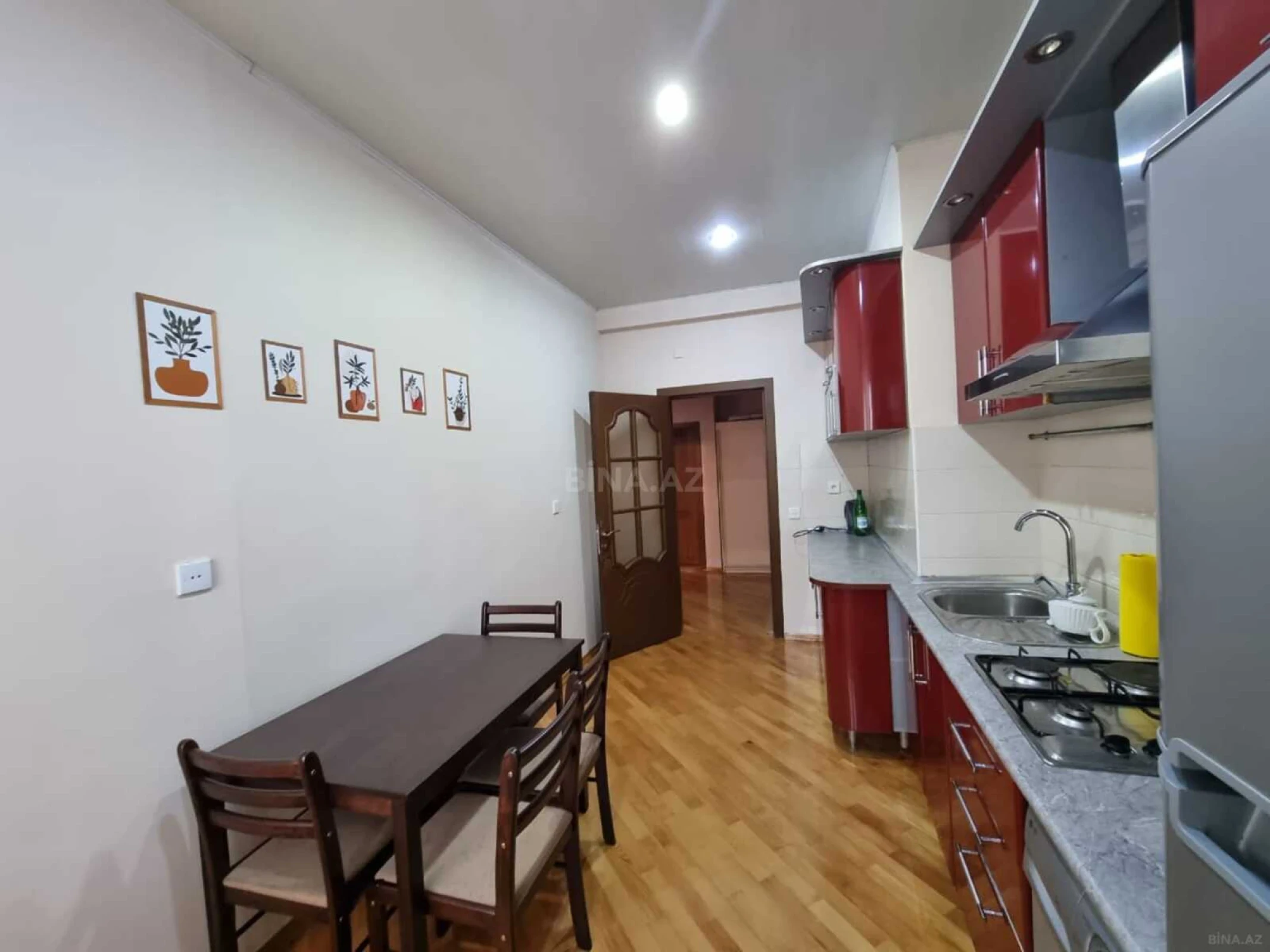 Kirayə verilir 2 otaqlı mənzil 90 m²