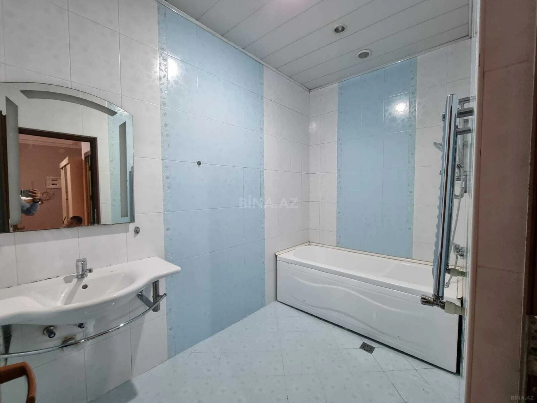 Kirayə verilir 2 otaqlı mənzil 90 m²