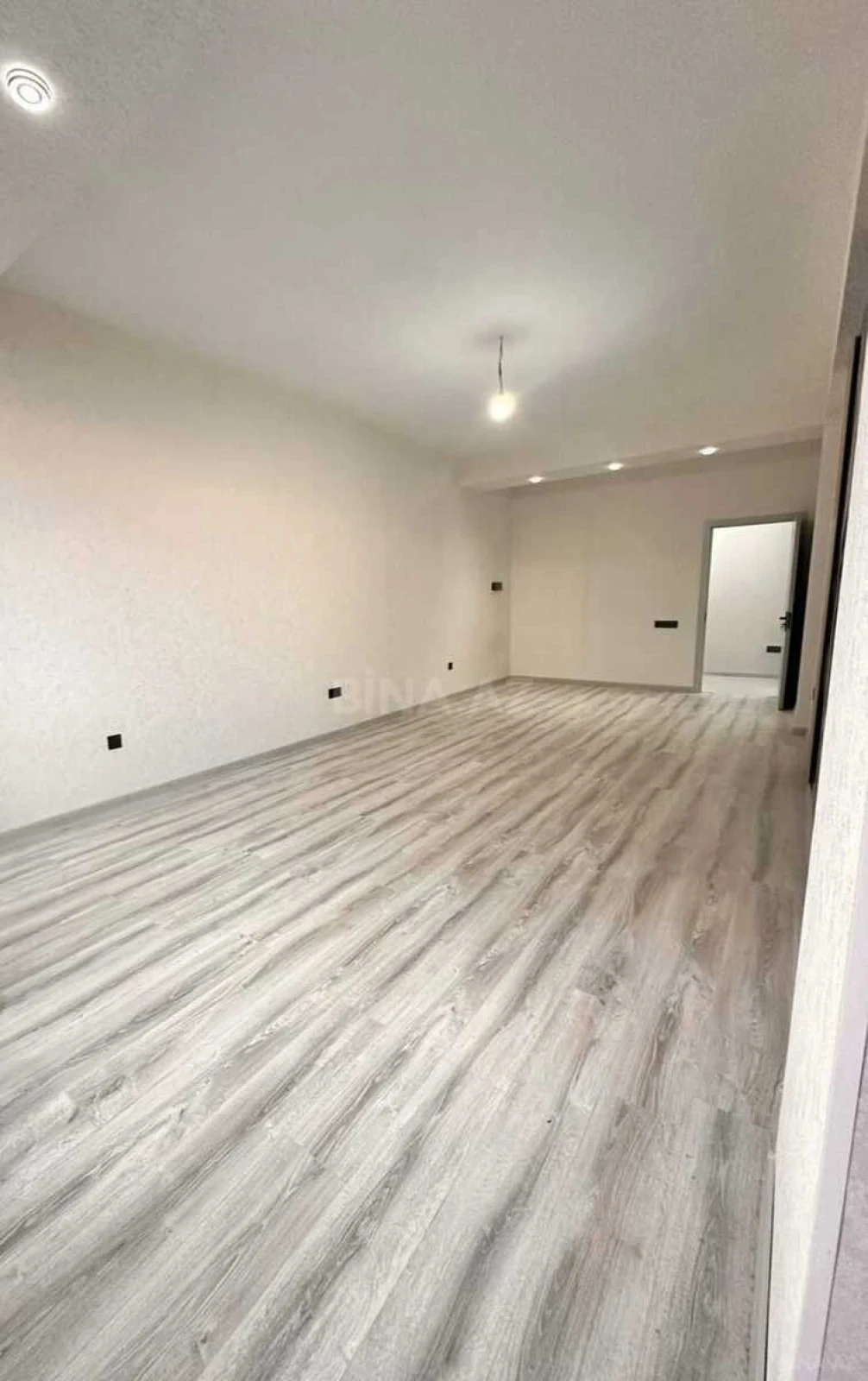 Satılır 3 otaqlı mənzil 105 m²