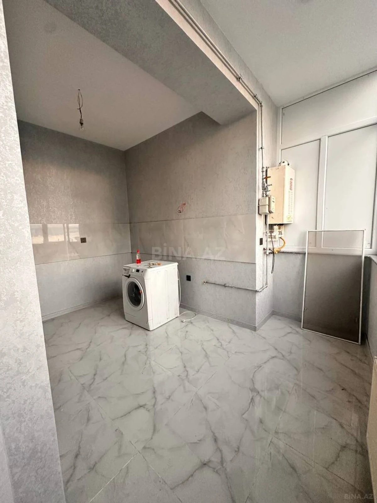 Satılır 3 otaqlı mənzil 105 m²