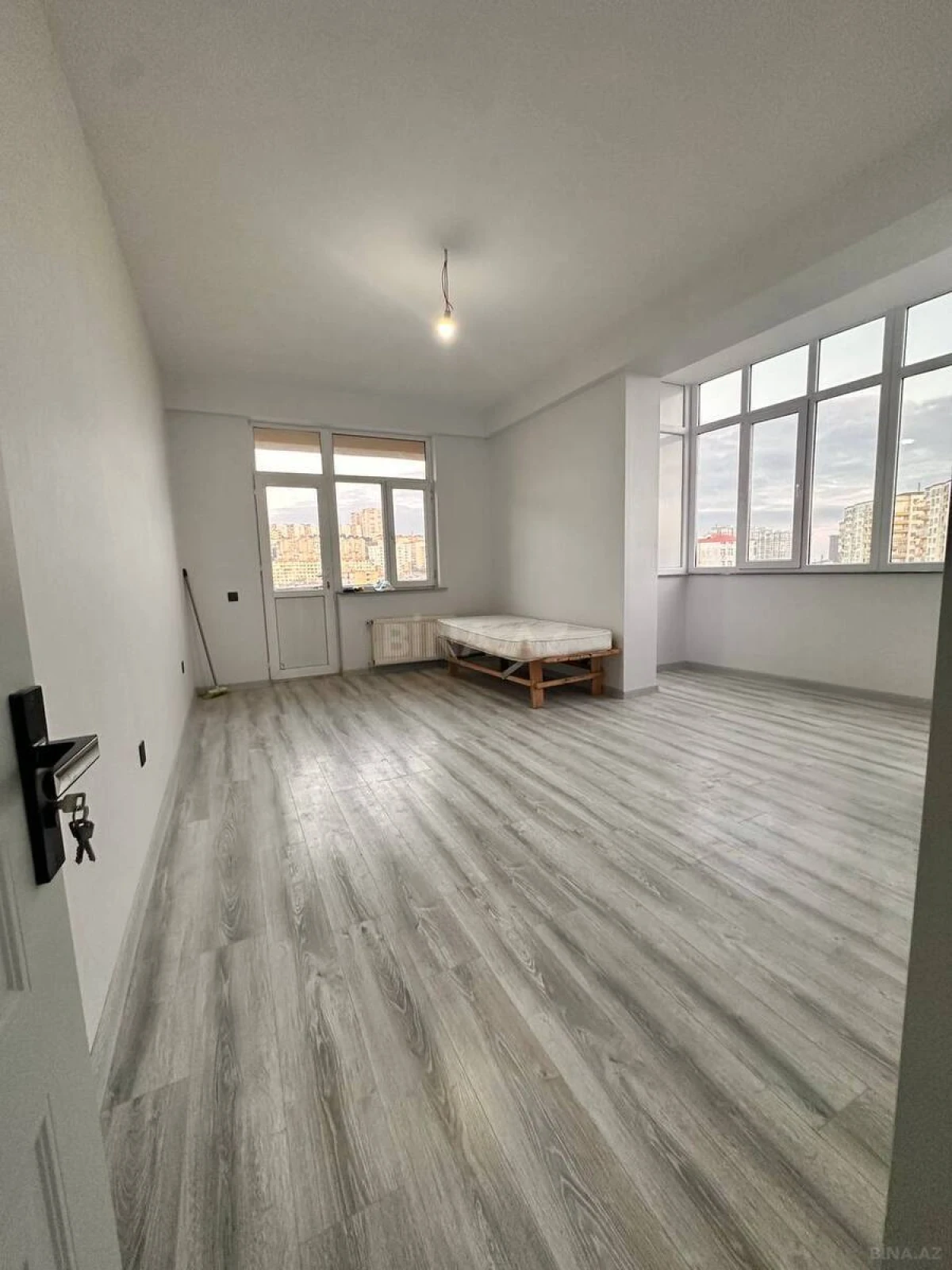 Satılır 3 otaqlı mənzil 105 m²