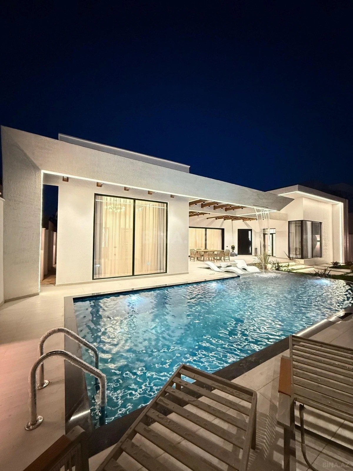 Satılır 5 otaqlı həyət evi 220 m²