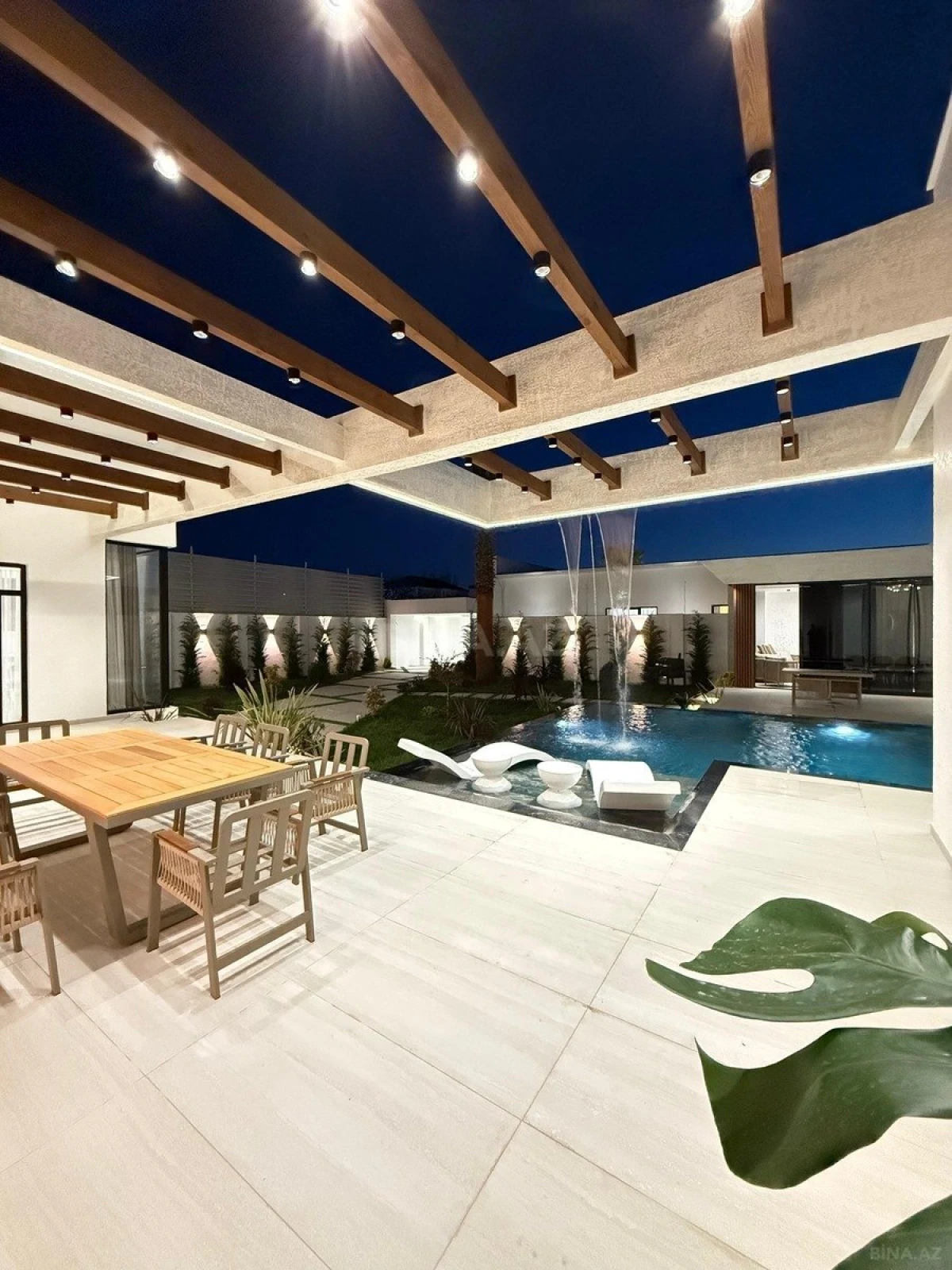 Satılır 5 otaqlı həyət evi 220 m²