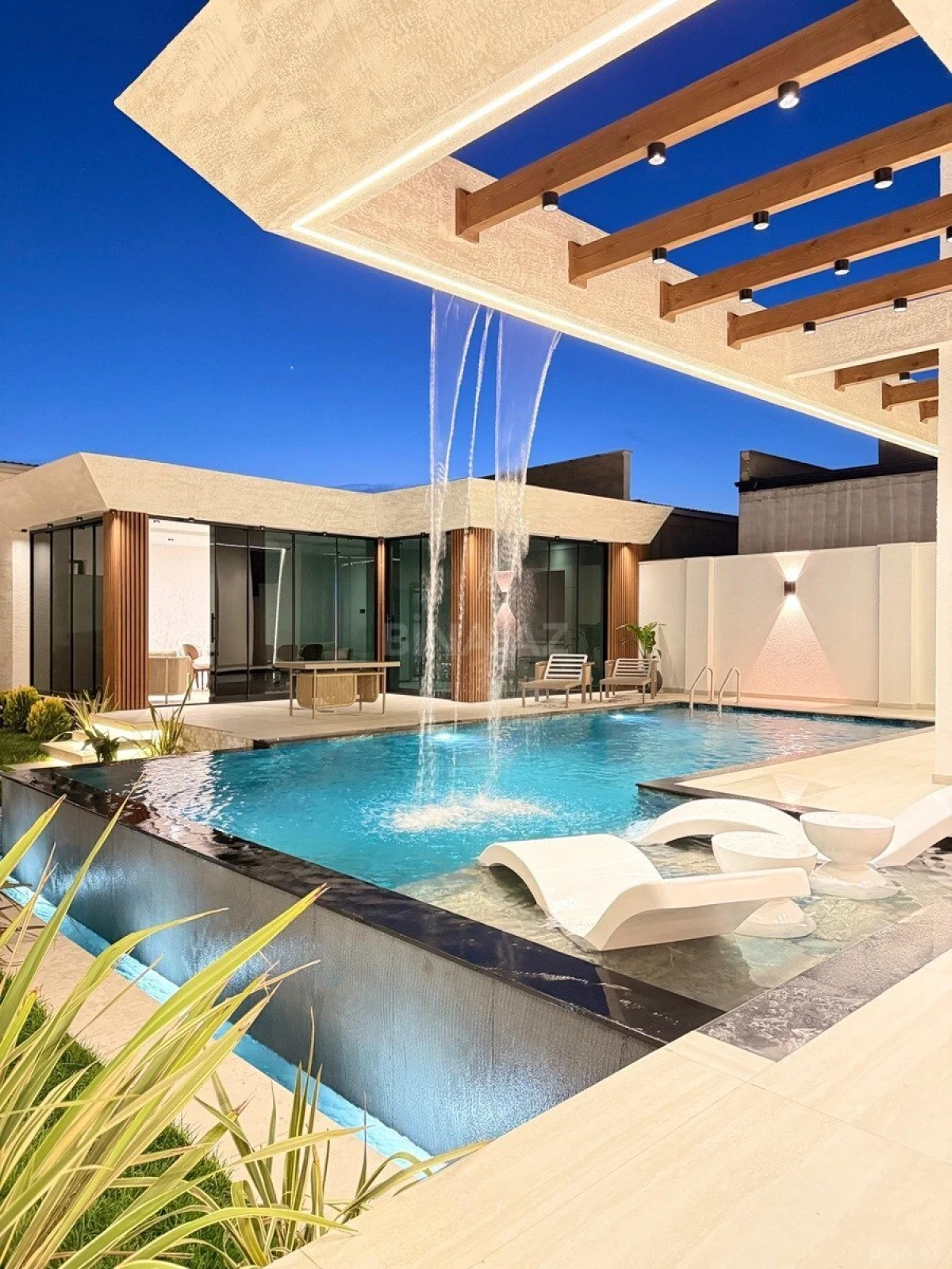Satılır 5 otaqlı həyət evi 220 m²