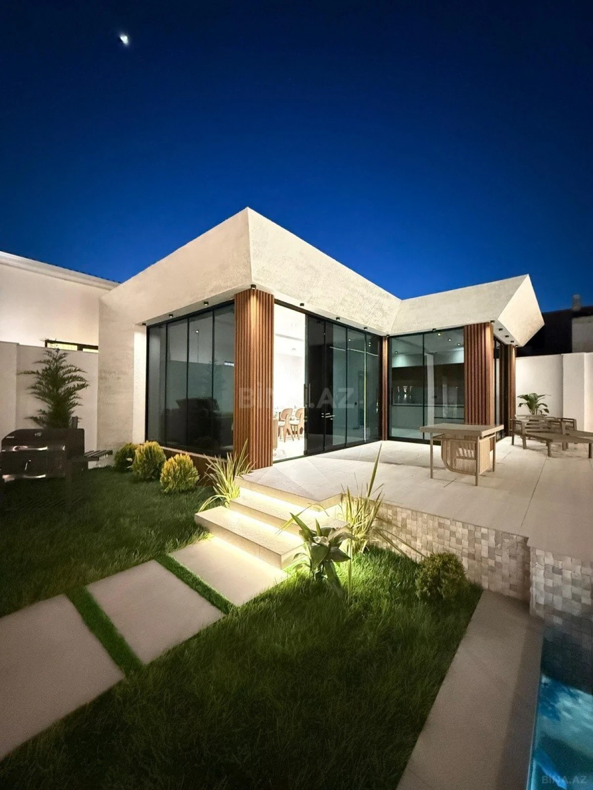 Satılır 5 otaqlı həyət evi 220 m²