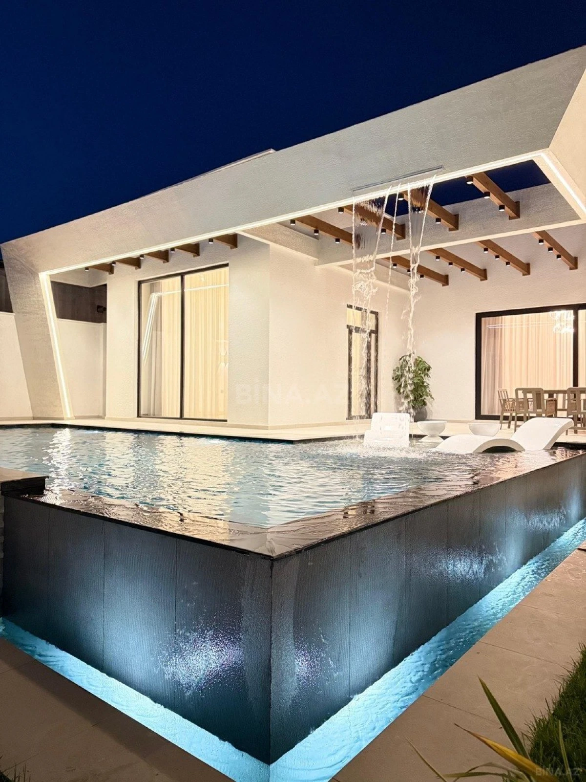 Satılır 5 otaqlı həyət evi 220 m²