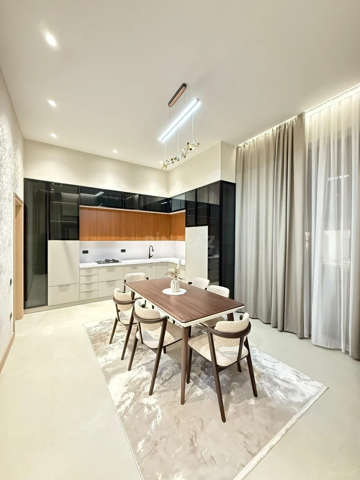 Satılır 5 otaqlı həyət evi 220 m²