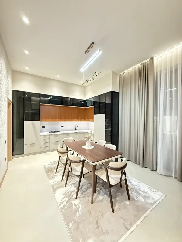 Satılır 5 otaqlı həyət evi 220 m²