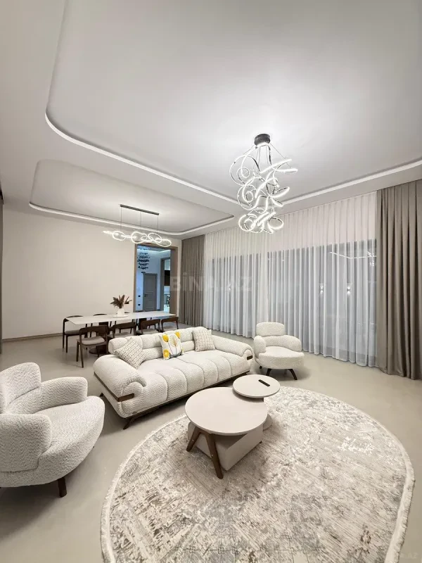 Satılır 5 otaqlı həyət evi 220 m²