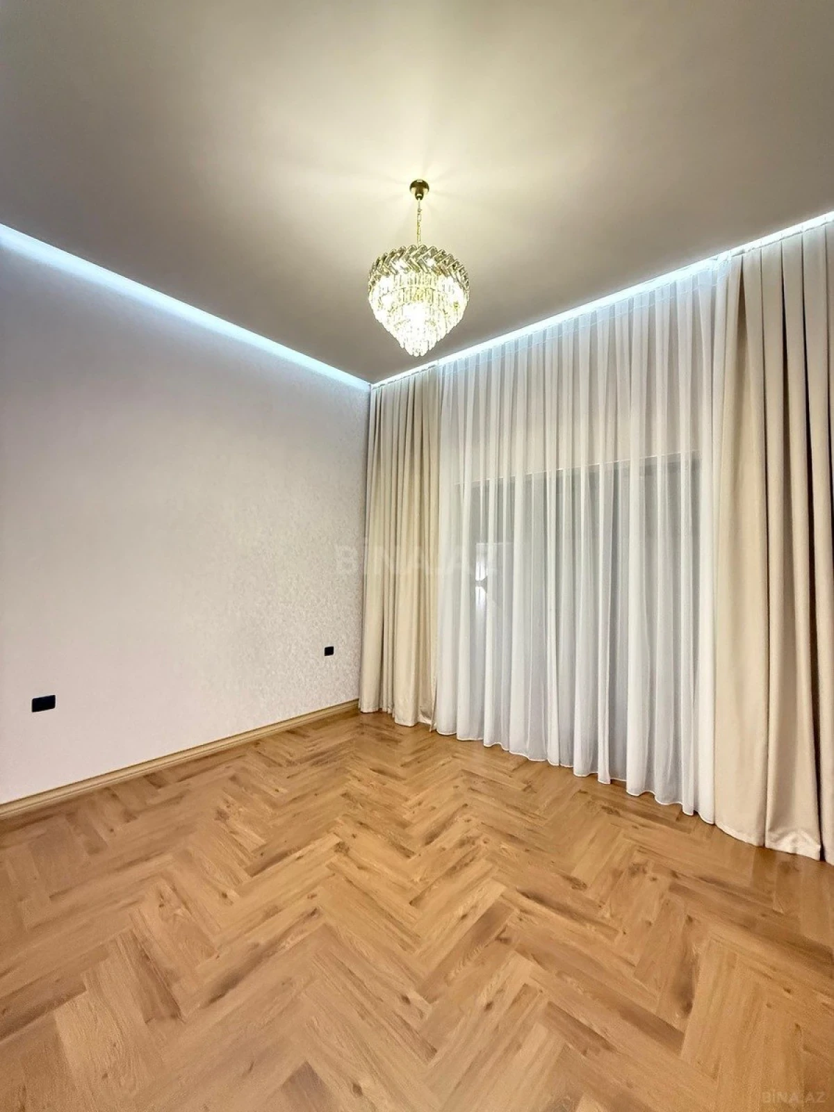 Satılır 5 otaqlı həyət evi 220 m²