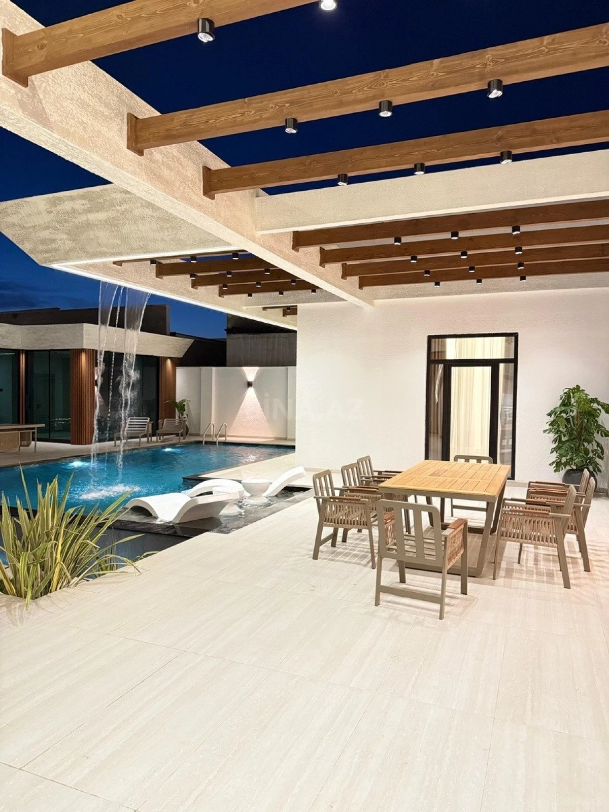 Satılır 5 otaqlı həyət evi 220 m²