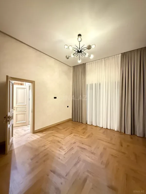 Satılır 5 otaqlı həyət evi 220 m²